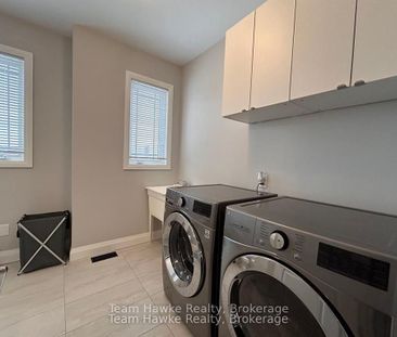 For Lease - 152 Bishop Drive, Barrie, Ontario - Photo 1