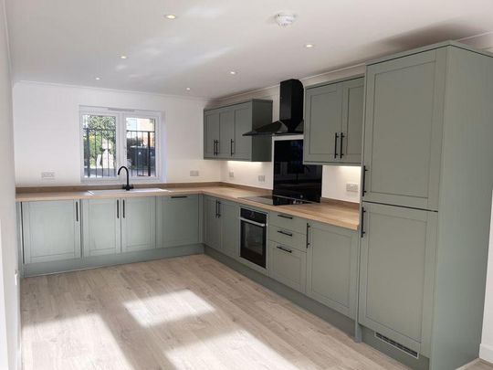 4 bedroom detached house to rent - Photo 1