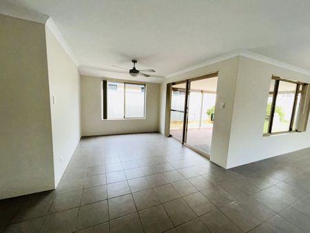 3 Bedroom 2 Bathroom Home in Eglington - Photo 4