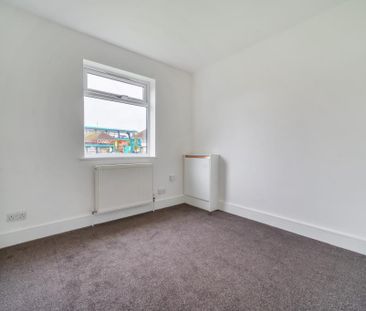 3 bedroom detached bungalow to rent - Photo 4