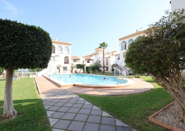 Bungalow con solarium privado en Playa Flamenca. Temporada baja.