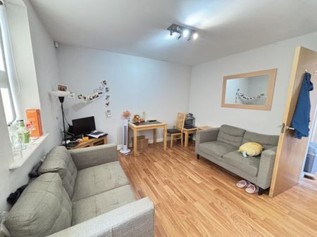 79 Flat 2 Brudenell Grove, Leeds, LS6 1HR - Photo 3
