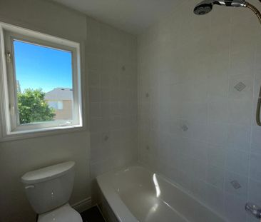 For Lease - 1684 Norris Circle, Milton, Ontario - Photo 3