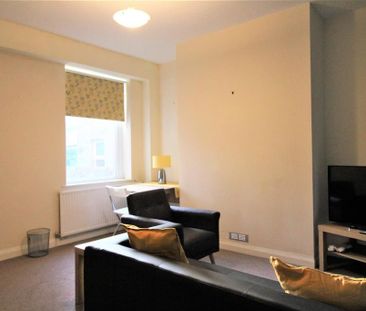 4 bedroom private hall to rent - Photo 1