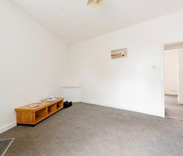 3 bedroom end of terrace house to rent - Photo 2