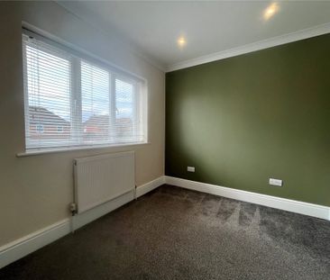 2 Bedroom Flat / Apartment - Winchester Road, Bishops Waltham - Photo 1