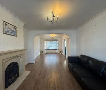 3 bedroom semi-detached house to rent - Photo 2