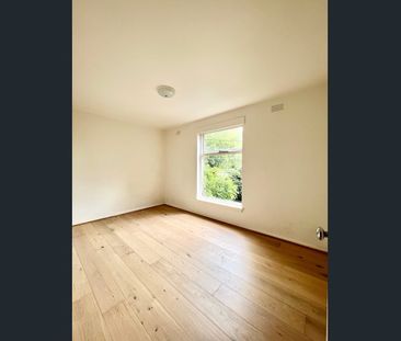 SPACIOUS TWO BEDROOM APARTMENT - Photo 1