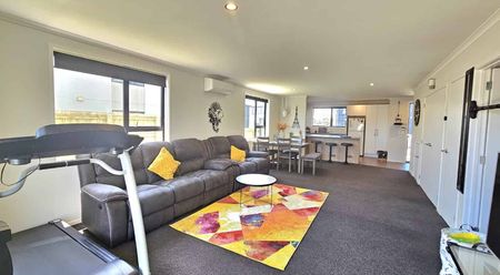 Marfell - 3 Bedrooms - Photo 2