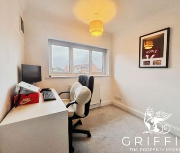 Chafford Way, Stifford Clays, Grays, RM16 - Photo 5