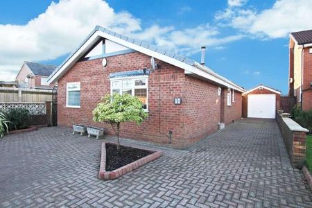 Captain Lees Road, Westhoughton, BL5 - Photo 2