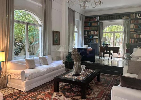 Villa-Parioli: Beautiful independent house with large private garden and terraces. Spacious living, formal dining, study-music room, sun room, 5 bedrooms, 4 bathrooms, parking. rif 163