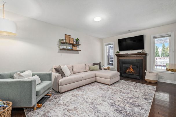 For Lease - 284 Par-La-Ville Circle, Stittsville - Munster - Richmond, Ontario - Photo 1