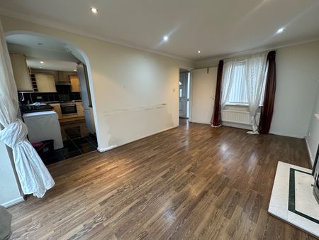 4 Bed Detached House, Yew Street, M15 - Photo 4