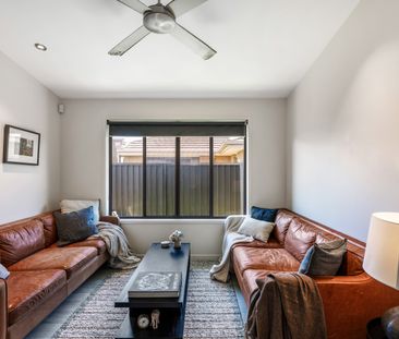 11 Haslewood Crescent, Meridan Plains QLD 4551 - House For Rent | D... - Photo 4