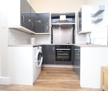 2 Bed Flat, Infirmary Road, S6 - Photo 2