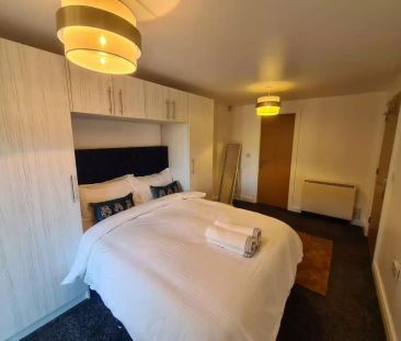 3 Bedroom 2 Bathroom Apartment - Photo 6