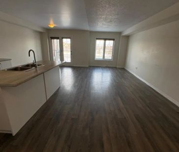 122 GOLDEN SPRING DRIVE - Photo 3