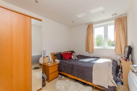 3 bedroom flat to rent - Photo 5