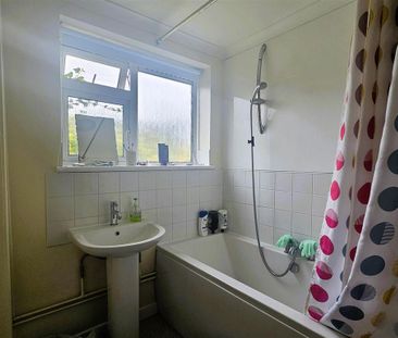 1 bedroom ground floor flat to rent - Photo 2