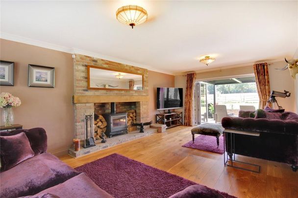 5 bedroom equestrian property to rent - Photo 1