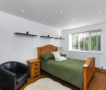 Overstrand Close, NG5 - Photo 5