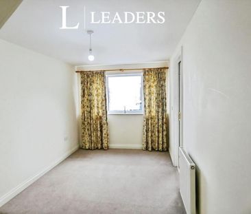 4 bedroom semi-detached house to rent - Photo 6