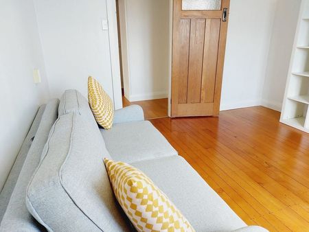 Chic 2BR Devonport Apt - Photo 5