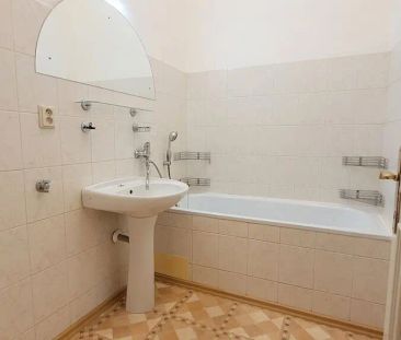 velkometrážní byt 2+1, vybavený, Zámecké náměstí, Frýdek - Fotografie 2