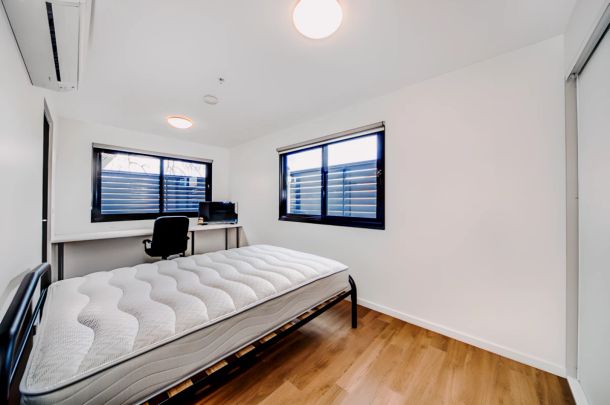 Large Studio with balcony - Photo 1