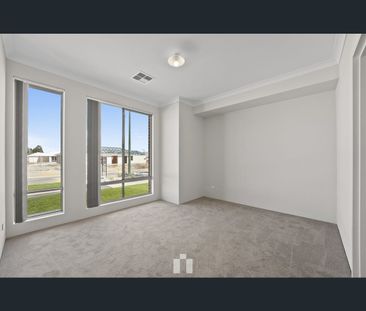 4 Pepperbush Crescent, Piara Waters, WA 6112 - Photo 2