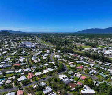 Freshly Painted Interior - Solar - Big Backyard - Near Mt Sheridan ... - Photo 6