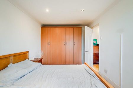 1 Bedroom Flat To Let - Photo 2
