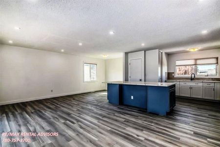 UPPER 9432 150 Avenue Northwest - Photo 2