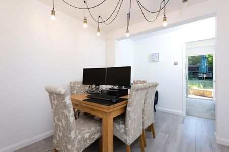 Marlborough Drive, Weybridge, KT13 - Photo 3