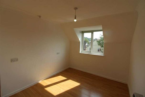 Manor Park Hous, Bullar Road, Southampton, SO18 - Photo 1