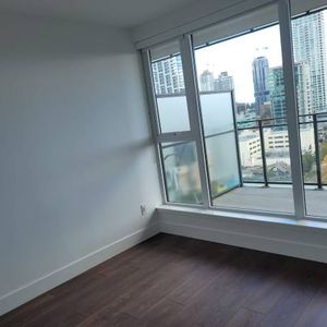 >> one bedroom Metrotown $ 2,400 << - Photo 2