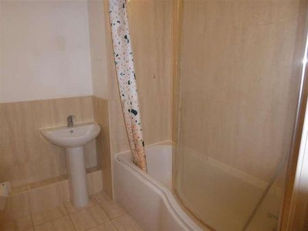 Duke Court, Pontes Avenue, Hounslow, TW3 - Photo 2