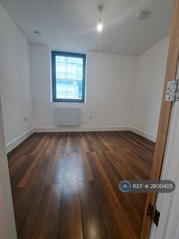 2 bedroom flat to rent - Photo 2