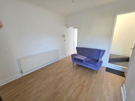 3 Bed Terraced House, Ridgway Road, LU2 - Photo 3