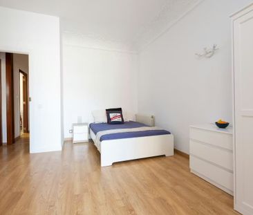 Carrer de la Diputació, Barcelona, Catalonia 08009 - Photo 3