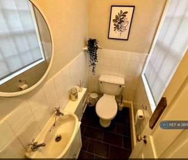 3 bedroom flat to rent - Photo 6