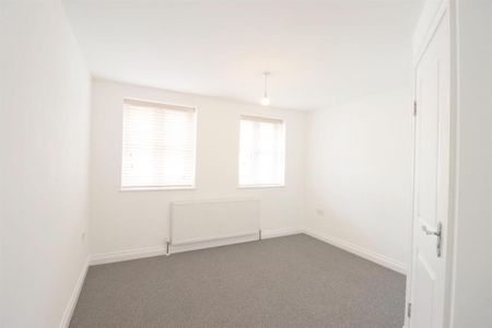 4 bedroom semi-detached house to rent - Photo 2