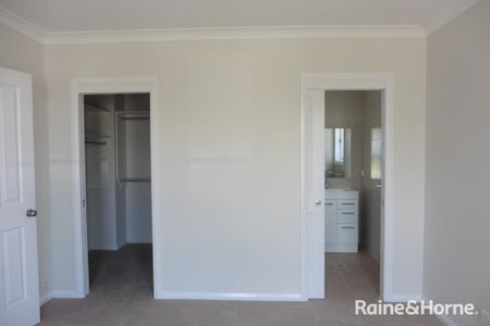 New Estate at Kelso- Available 11.11.25 - Photo 4