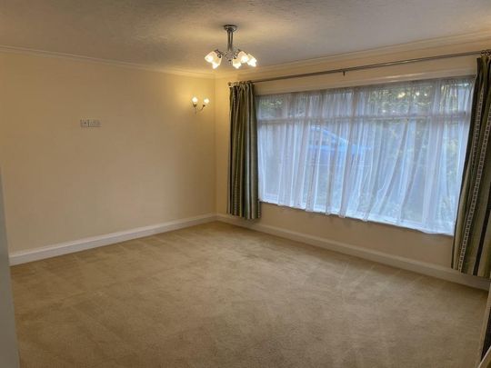 4 bedroom bungalow to rent - Photo 1