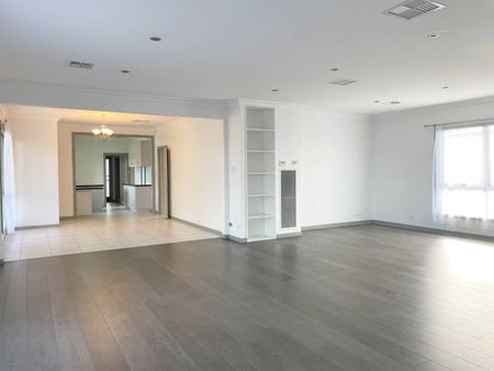 Family Living - Photo 2