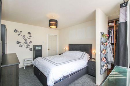 2 bedroom semi-detached house to rent - Photo 4