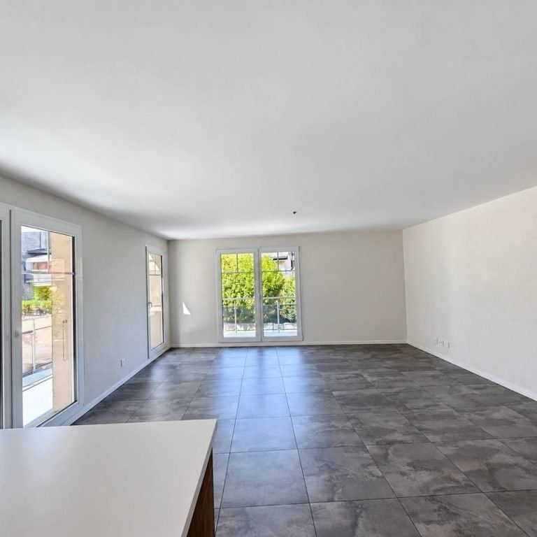 Appartement de 2.5 pièces au 1er étage avec balcon à Villeneuve - Photo 1