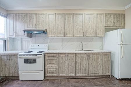 For Lease - 243 Montrose Avenue, Toronto, Ontario - Photo 4