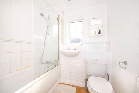 1 bedroom in a house share to rent - Photo 5